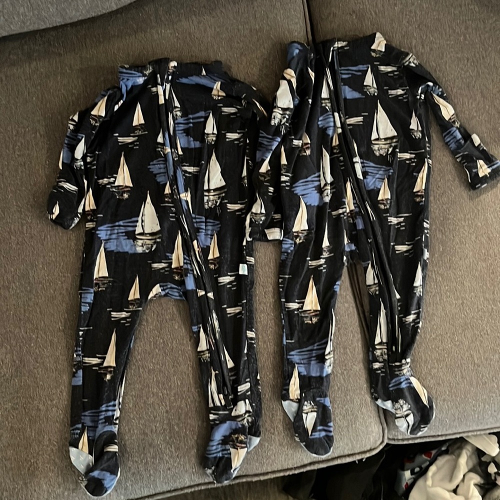 2x Newborn Footies. Posh Peanut